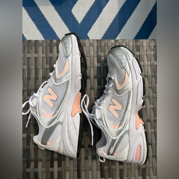 WOMENS NEW BALANCE RUNNING SHOES BEAUTIFUL CONDITION - Picture 3 of 7